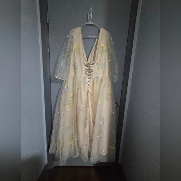 Floral Embroidered Tulle Dress - Picture 5 of 10